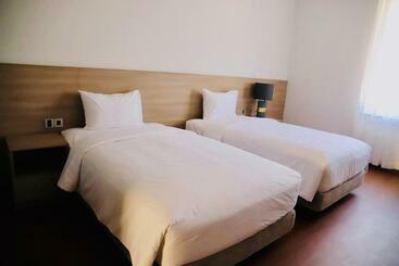 Mansion Park Hotel & Apartment