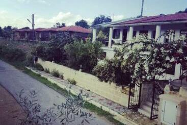 펜션 Karpaz Farm Guest House