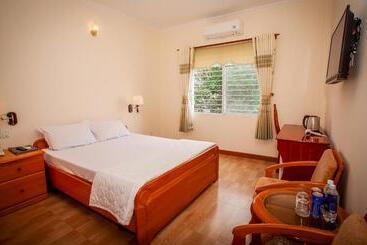 Hotel KhÁch SẠn BẾn ĐÁ NÚi Sam