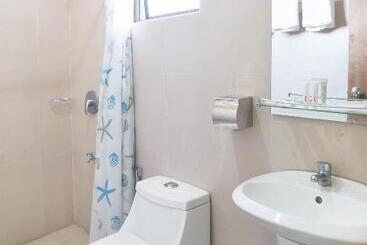 호텔 Oyo 195 Ranc  Biñan