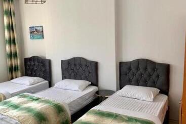 מלון דירות Leena Suites