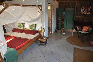 هتل The Beach Crab Resort