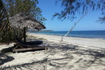 هتل The Beach Crab Resort