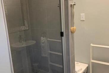 פנסיון Glenelg Road Guesthouse