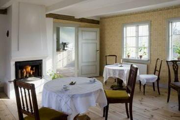 Bed and Breakfast Vildrosor & Höns