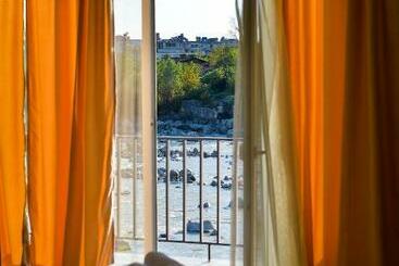 Hotel Four Seasons Riverside