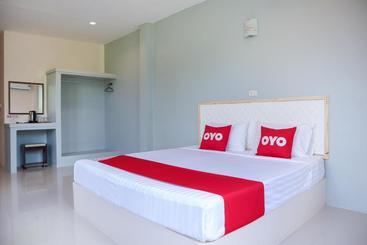 هتل Oyo 674 Greenery Home