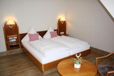 بنسيون Metzgerei Moselgasthof Andries