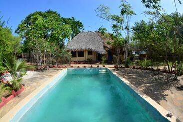リゾートホテル Gecko Nature Lodge Home Of Swahili Divers The Best Dive Center And Famous Gecko Restaurant