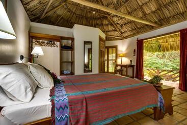 منتجع Tanager Rainforest Lodge
