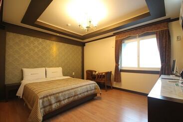 Motel Gunsan Mulbitgoeul