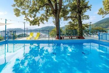 Tongyoung Blue House Spa Pension