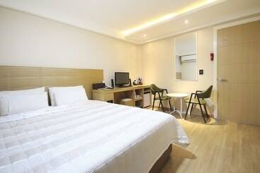 Yeosu One Self Check In Motel