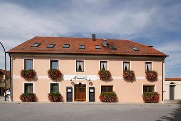 Общежитие Gasthaus Hummel