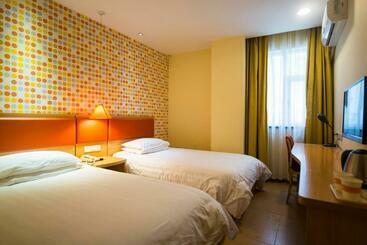 هتل Home Inn Nantong Tongzhou Shimin Square Pedestrian Street
