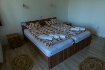 Пансион Casa Albă  Fehér Ház