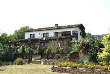 פנסיון Luxury Monevski Guest House