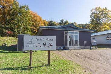 הוסטל Guesthouse Nibutani Yanto