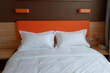 Отель 7days Premium Heihe Nenjiang County Keyun Station Branch