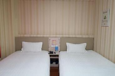 Отель 7days Premium Jiyuan Tiantai Road Xinyao City Square Branch