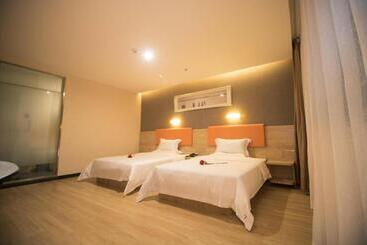 Otel 7days Premium Yizhou Train Staiton Branch