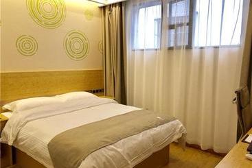 בית מלון כפרי Greentree Inn Huanggang City Yingshan County Pedestrian Street Express