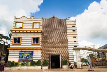 酒店 Oyo 62253 Swayamsiddha Continental