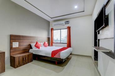 酒店 Oyo 66673 Koudal  Boarding And Lodging