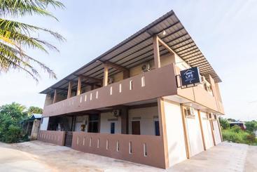 בית מלון כפרי Oyo Life 2579 Kost Anggun 2