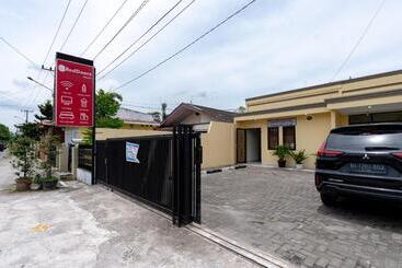 ホテル Reddoorz @ Medan Johor 2