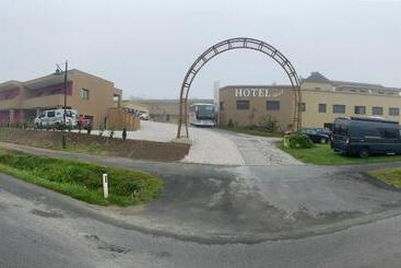 Отель Restaurant Hesch