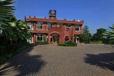 בית מלון כפרי Royale Resorts