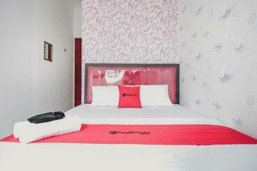Пансион Reddoorz Near Nagoya Hill Batam 4