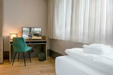 Wyna Motel