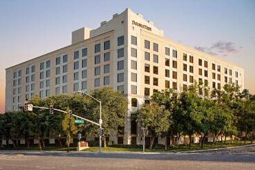 فندق Zessa Orange County Airport, A Doubletree By Hilton