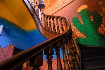 هتل Happy House Hostel