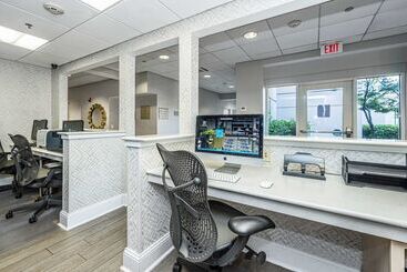 هتل Hilton Garden Inn Charleston Airport