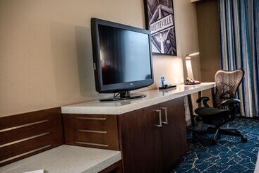 فندق Hilton Garden Inn Fayetteville Fort Liberty
