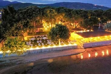 צימר Pino Mar Luxury Bungalows