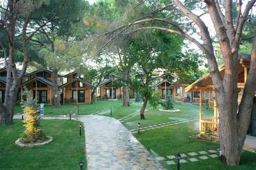 تختخواب و صبحانه Pino Mar Luxury Bungalows