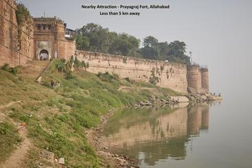 هتل Oyo 77842 Triveni Darshan