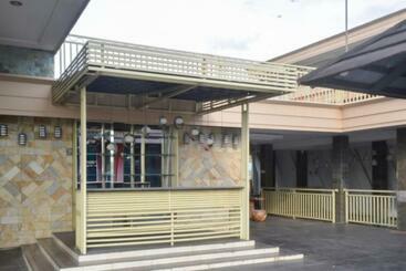 هتل Oyo 90378 Rigari Guest House