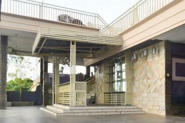 هتل Oyo 90378 Rigari Guest House