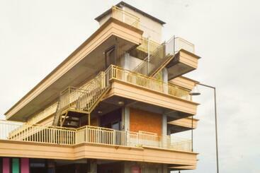 هتل Oyo 90378 Rigari Guest House