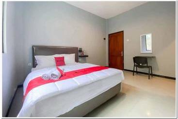 Szálloda Reddoorz Syariah Near T2 Juanda Airport 2