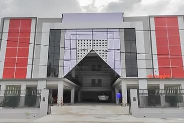 בית מלון כפרי Reddoorz Syariah Plus Near Tanjungpura University 2 Pontianak