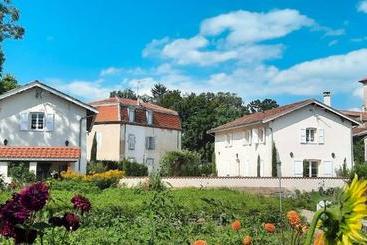 مبيت وإفطار Le Cottage Du Parc