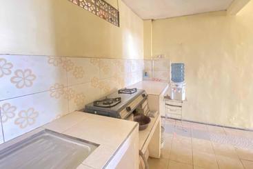 هتل Kanca Homestay Mitra Reddoorz Near Gor Untung Suropati
