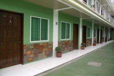 هتل Reddoorz At Sta Cruz Naga City