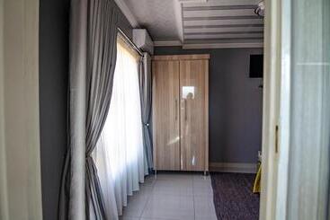 פנסיון House Of Sollys Guesthouse